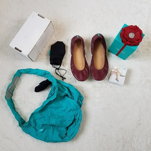 Tieks Burgundy Ballet Flats w/Accessories - Picture 3 of 11